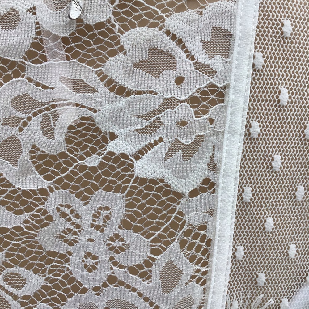 FREE PEOPLE BEAUTIFUL SHEER LACE TOP - Picture 4 of 16